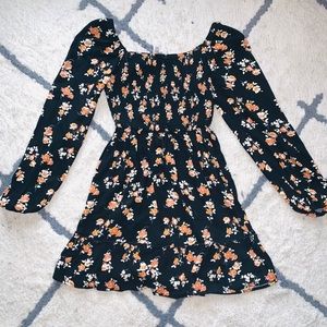 NWT ✨ Floral off-the-shoulder dress